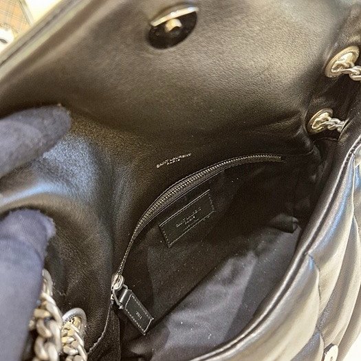 ✨2026季度全新✨Saint Laurent 577476 YSL 小款 小羊皮 Loulou Puffer 包 黑色/銀鍊-25