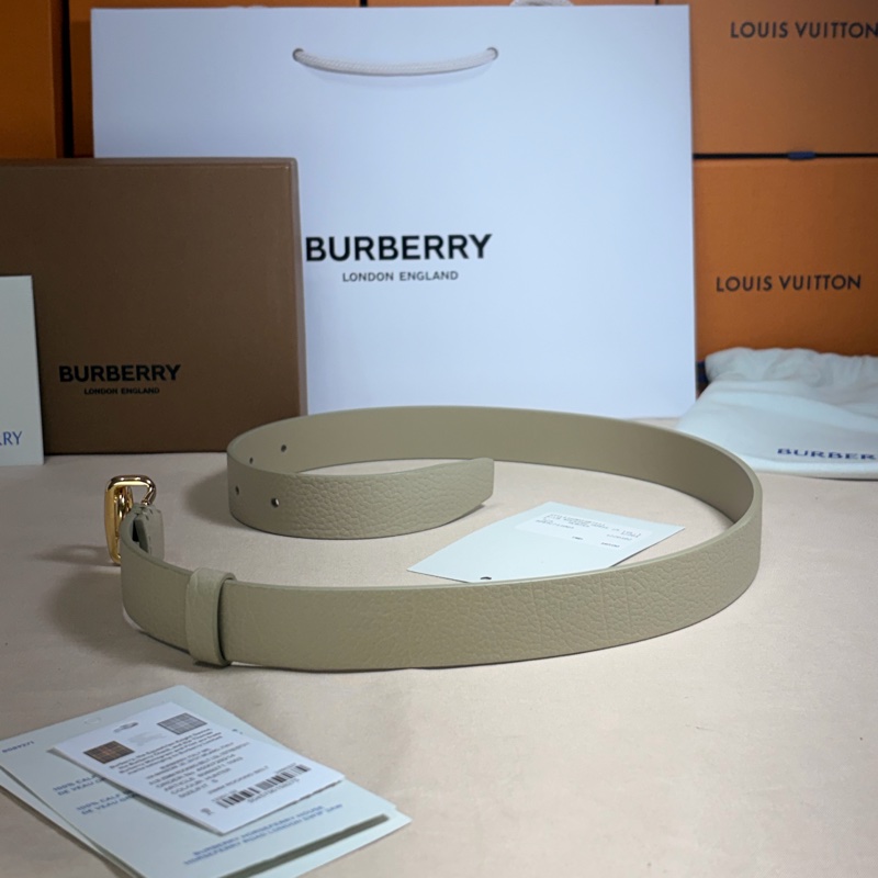 ‼️全台最甜 🎁全新盒裝 2024新款 Burberry 巴寶莉 大b窄皮帶（原價16500）-5