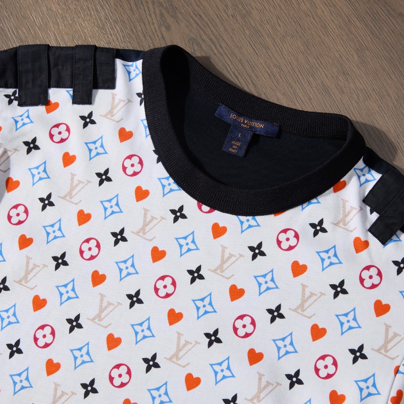 ❤️LV Logo滿印T恤-1