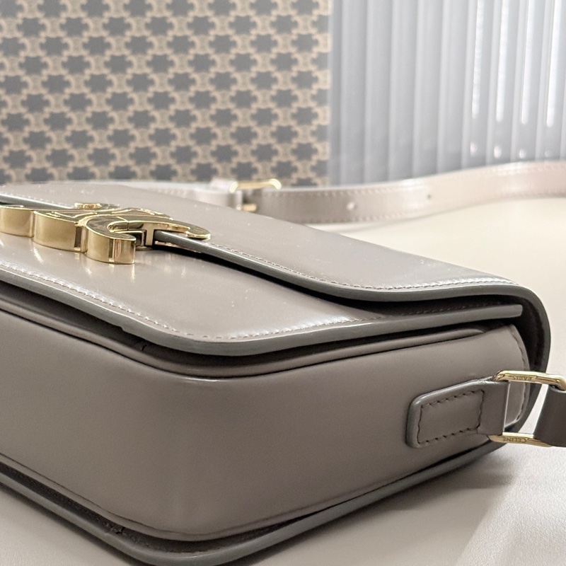 CELINE Classique Triomphe 亮面小牛皮凱旋門包 (中號)-12