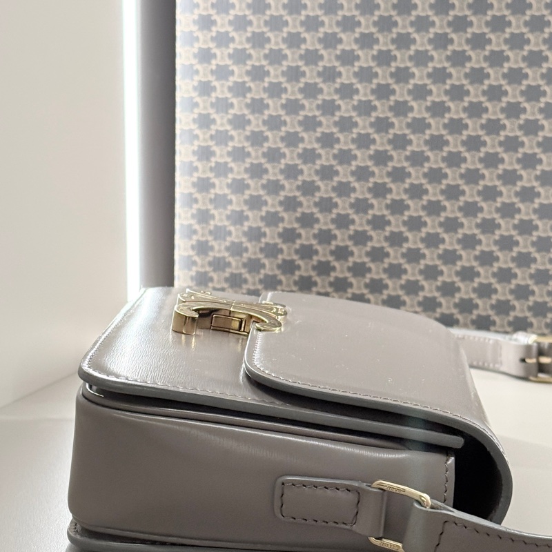 CELINE Classique Triomphe 亮面小牛皮凱旋門包 (中號)-15