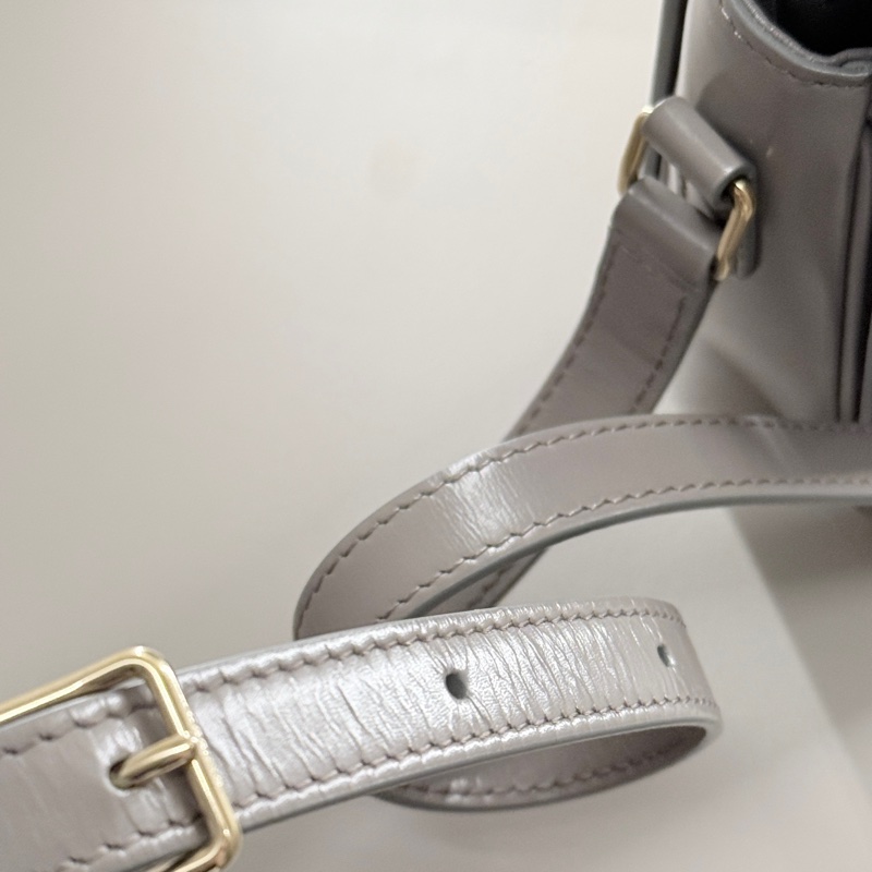 CELINE Classique Triomphe 亮面小牛皮凱旋門包 (中號)-18