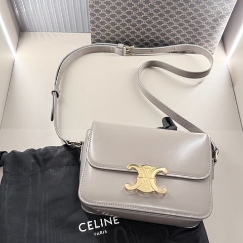 CELINE Classique Triomphe 亮面小牛皮凱旋門包 (中號)