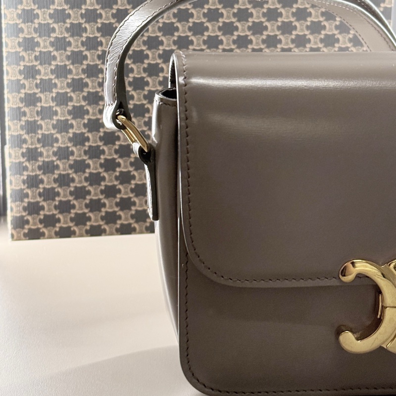 CELINE Classique Triomphe 亮面小牛皮凱旋門包 (中號)-4