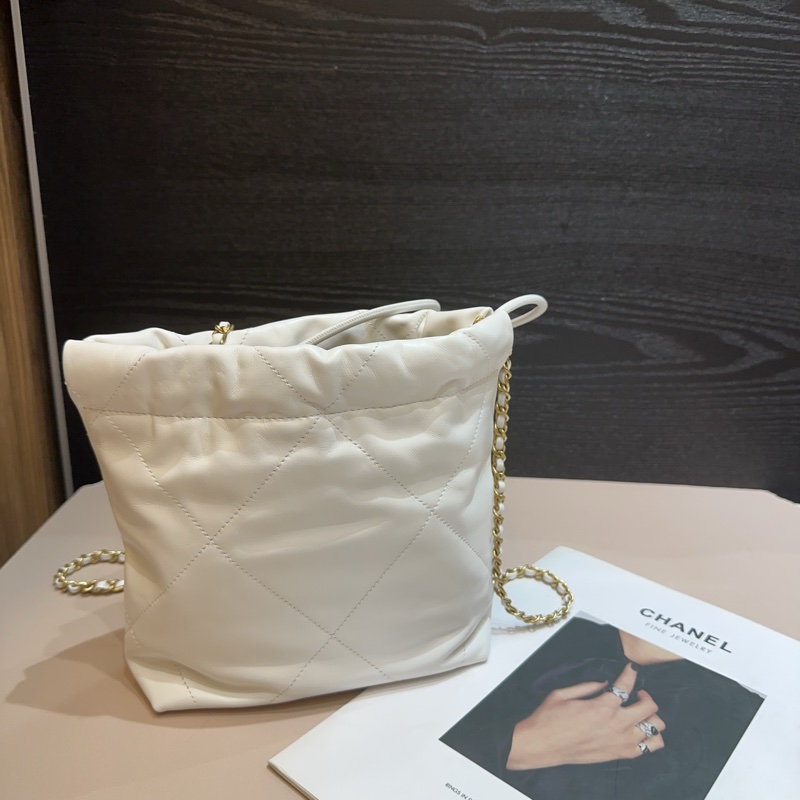 Chanel 白牛皮黑logo Mini 22手提斜背包-1