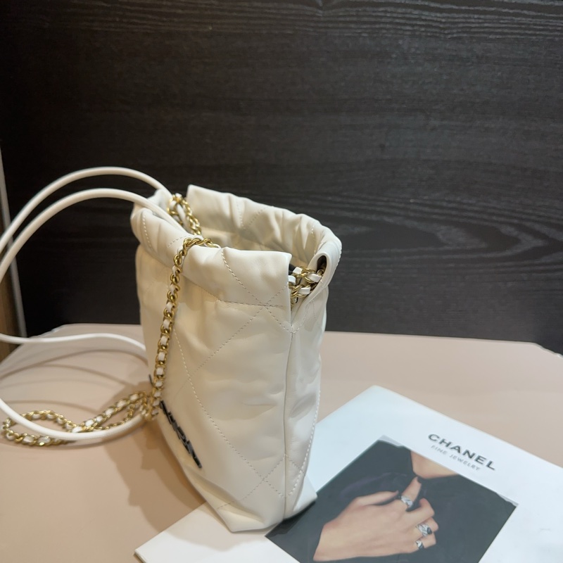 Chanel 白牛皮黑logo Mini 22手提斜背包-2