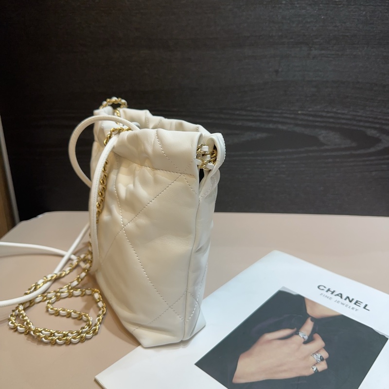 Chanel 白牛皮黑logo Mini 22手提斜背包-3