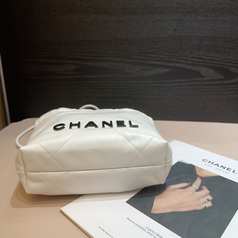 Chanel 白牛皮黑logo Mini 22手提斜背包-4