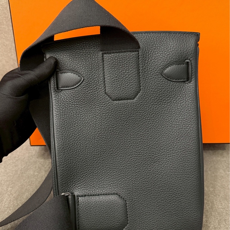 愛馬仕Kelly黑銀胸包-1