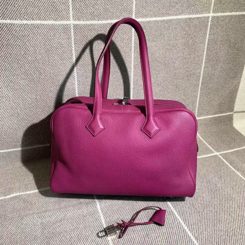 二手Hermes愛馬仕維多利亞海葵紫尺寸，35*23cm R刻，邊角有磨損，內里有泛黃-1