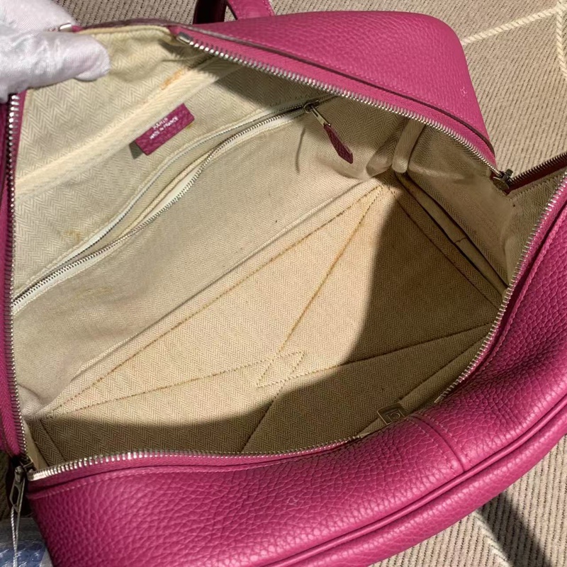 二手Hermes愛馬仕維多利亞海葵紫尺寸，35*23cm R刻，邊角有磨損，內里有泛黃-3