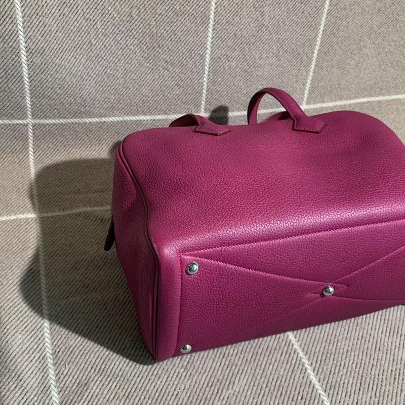 二手Hermes愛馬仕維多利亞海葵紫尺寸，35*23cm R刻，邊角有磨損，內里有泛黃-7