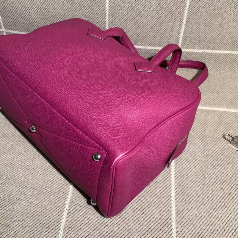 二手Hermes愛馬仕維多利亞海葵紫尺寸，35*23cm R刻，邊角有磨損，內里有泛黃-8