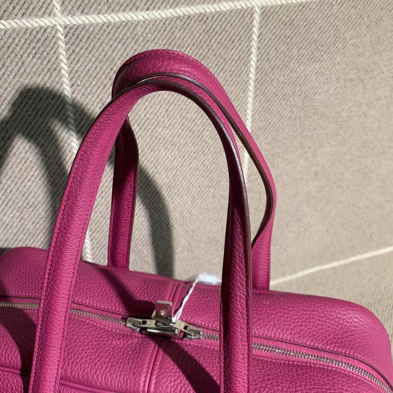 二手Hermes愛馬仕維多利亞海葵紫尺寸，35*23cm R刻，邊角有磨損，內里有泛黃-10