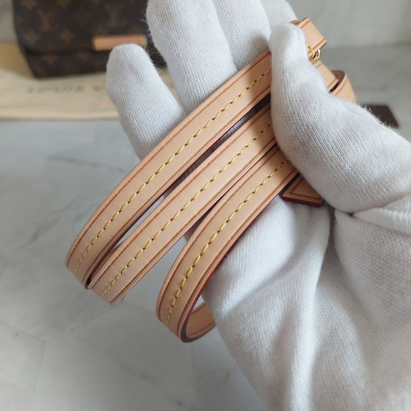 LV 經典老花M40718 🌈現品實拍 🌈 Favorite MM 經典花紋鍊條肩背包 斜背包~二手-39