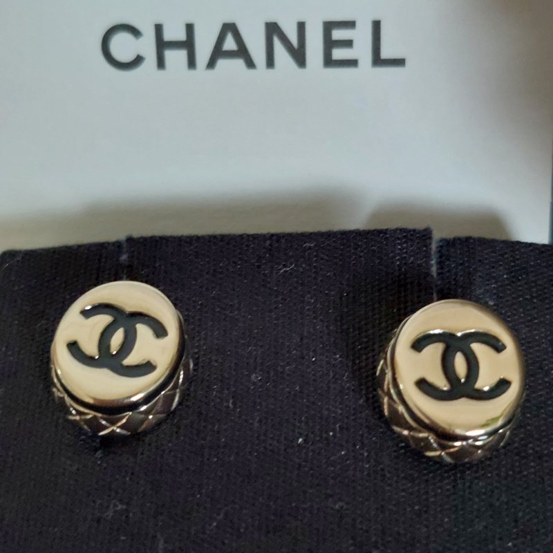 Chanel香奈兒【25B 秋冬預告】橢圓形金色菱格紋耳環🌈9.5成新 閒置品-17