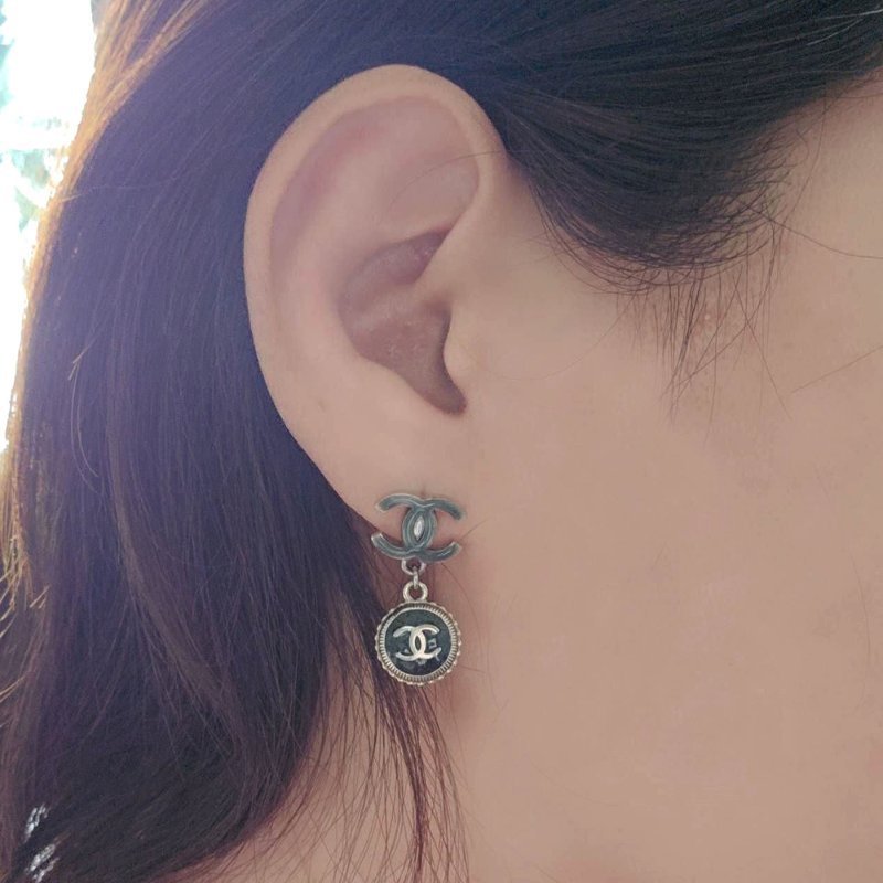 Chanel  香奈兒 🌈現品實拍🌈 CC 標誌與綠色琺瑯水滴耳環 ~約9成新-4