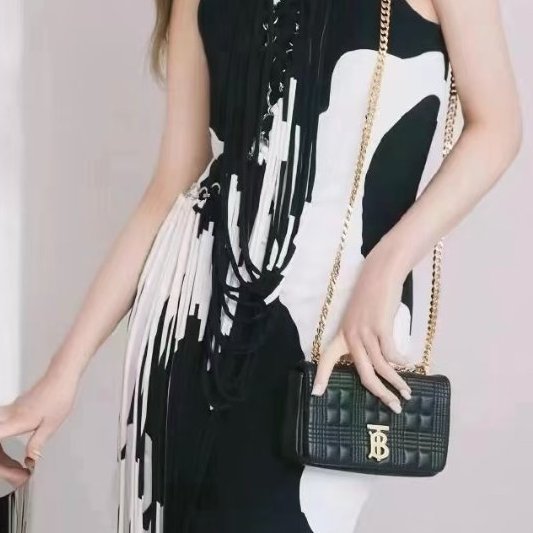 Burberry - 黑色羊皮金釦絎縫格紋斜背包╻Lola  Mini-3