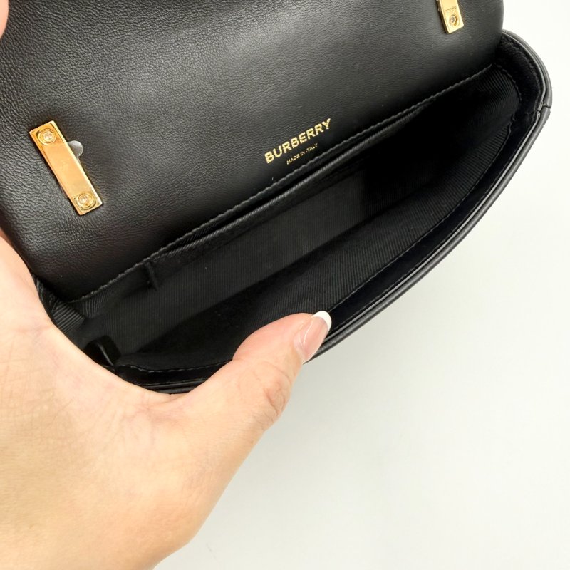 Burberry - 黑色羊皮金釦絎縫格紋斜背包╻Lola  Mini-17