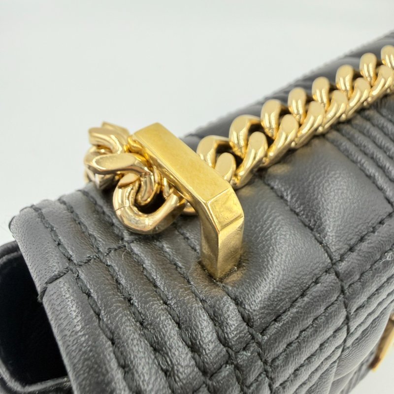 Burberry - 黑色羊皮金釦絎縫格紋斜背包╻Lola  Mini-18