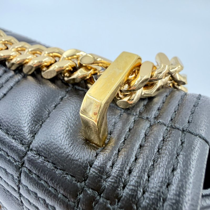 Burberry - 黑色羊皮金釦絎縫格紋斜背包╻Lola  Mini-19