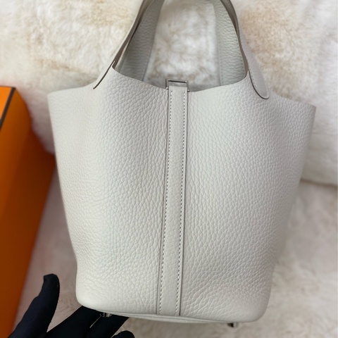 P18 craie 奶昔白銀扣