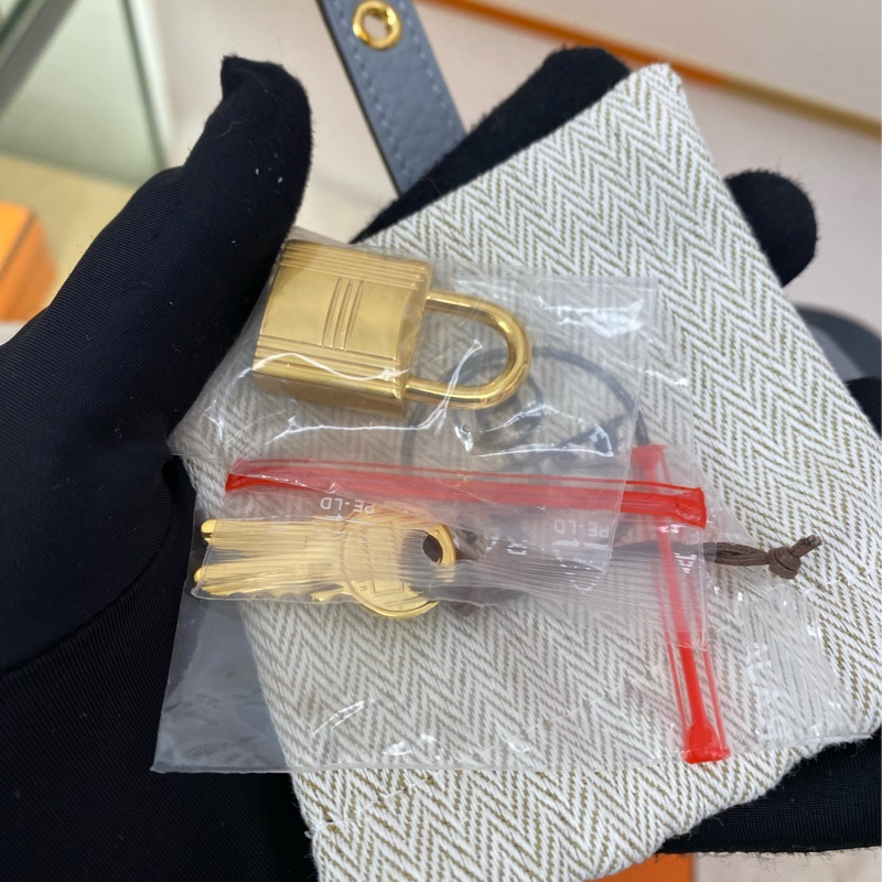 P18木偶灰 金扣-4