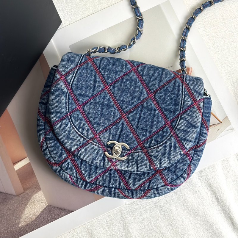 CHANEL 菱格紋牛仔馬鞍包-6