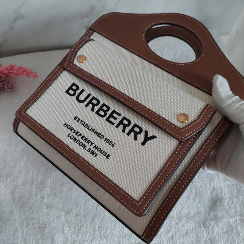 BURBERRY 巴寶莉  🌈實拍 🌈字母帆布拼皮革手提/斜背兩用包(米白x木棕色)Mini~近新閒置品-8