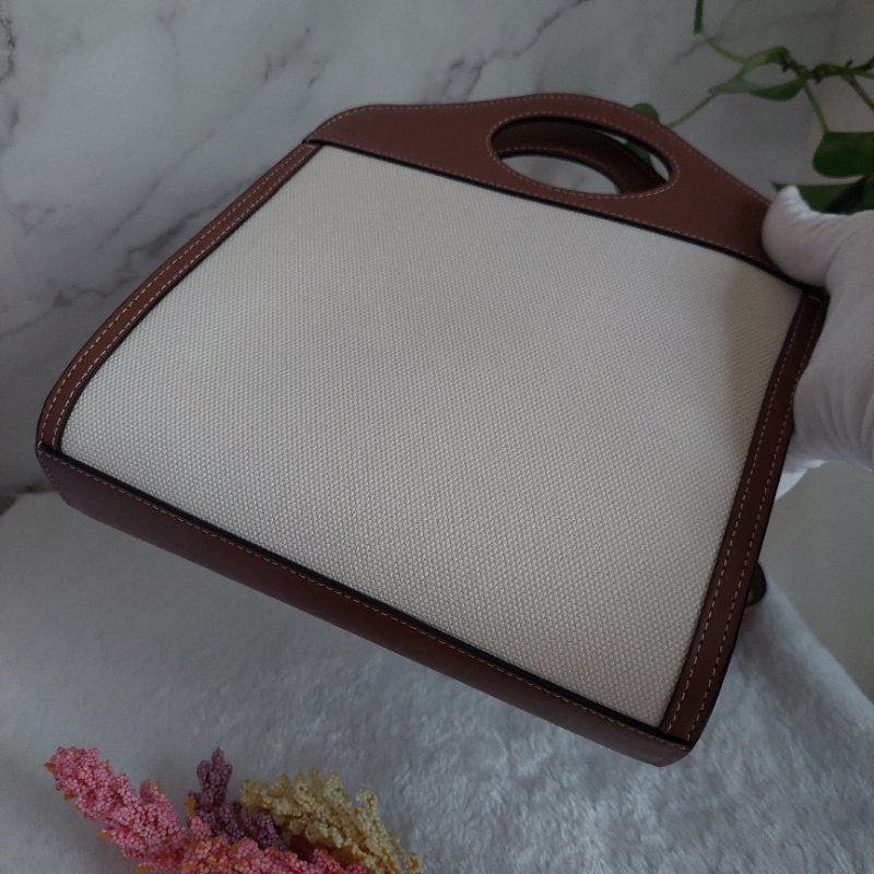 BURBERRY 巴寶莉  🌈實拍 🌈字母帆布拼皮革手提/斜背兩用包(米白x木棕色)Mini~近新閒置品-20