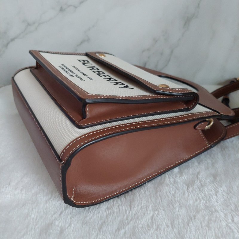 BURBERRY 巴寶莉  🌈實拍 🌈字母帆布拼皮革手提/斜背兩用包(米白x木棕色)Mini~近新閒置品-25