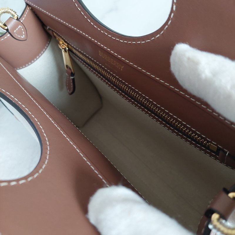 BURBERRY 巴寶莉  🌈實拍 🌈字母帆布拼皮革手提/斜背兩用包(米白x木棕色)Mini~近新閒置品-34