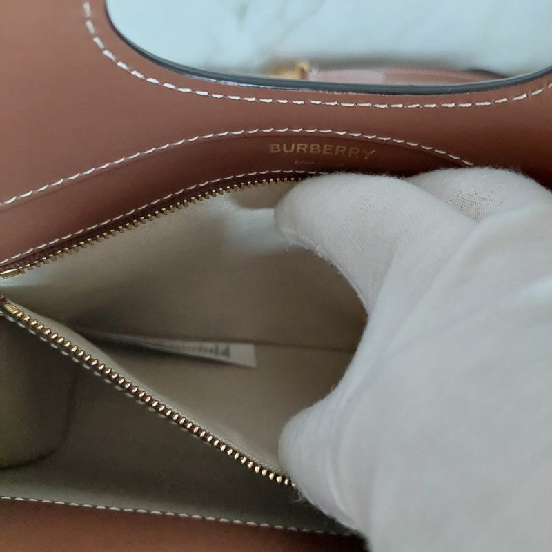 BURBERRY 巴寶莉  🌈實拍 🌈字母帆布拼皮革手提/斜背兩用包(米白x木棕色)Mini~近新閒置品-39