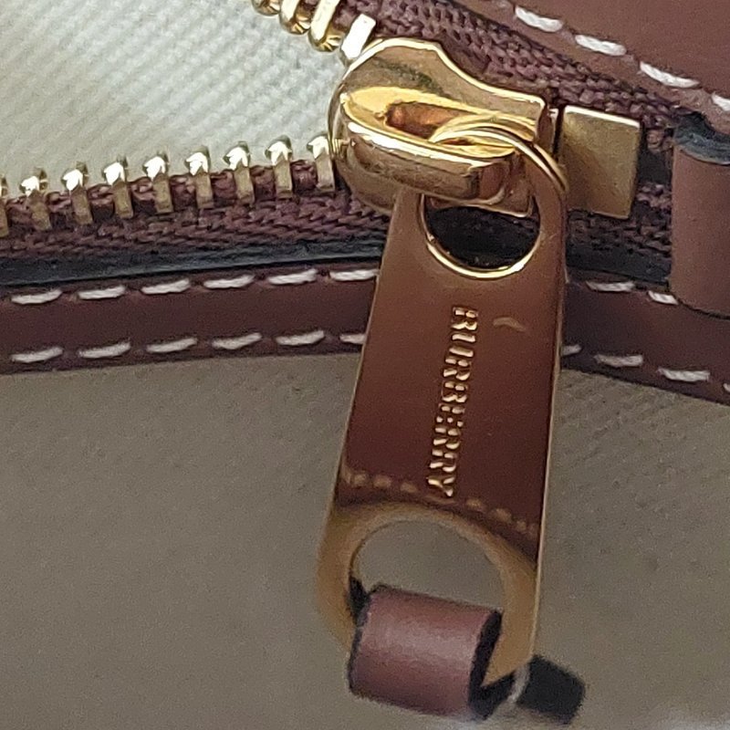 BURBERRY 巴寶莉  🌈實拍 🌈字母帆布拼皮革手提/斜背兩用包(米白x木棕色)Mini~近新閒置品-42