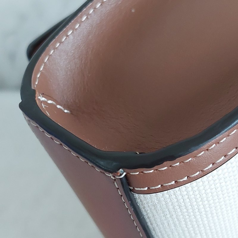 BURBERRY 巴寶莉  🌈實拍 🌈字母帆布拼皮革手提/斜背兩用包(米白x木棕色)Mini~近新閒置品-64