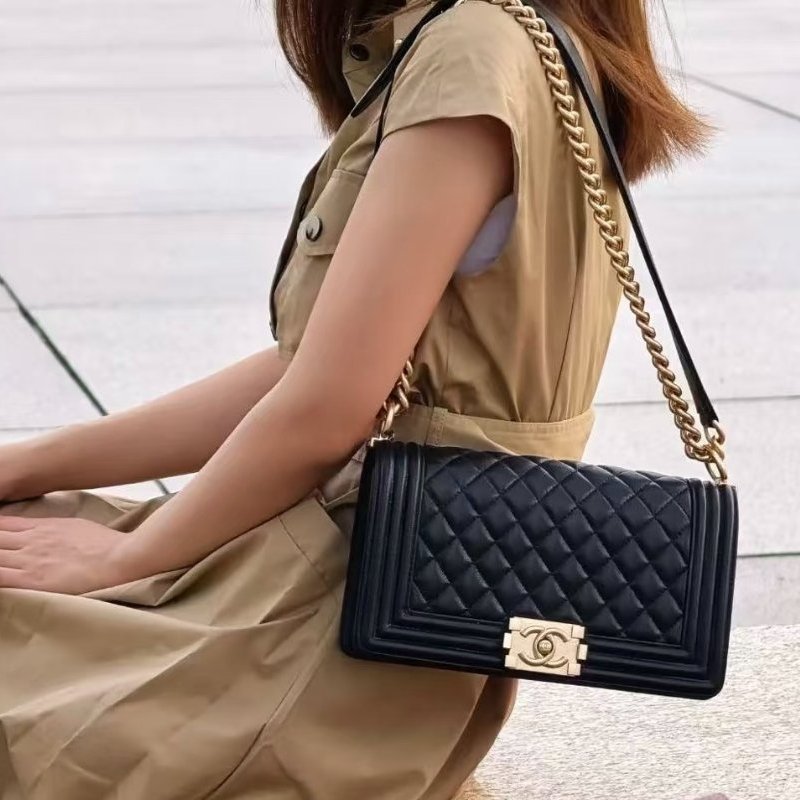 CHANEL - 黑色荔枝皮金釦BOY╻25CM-1