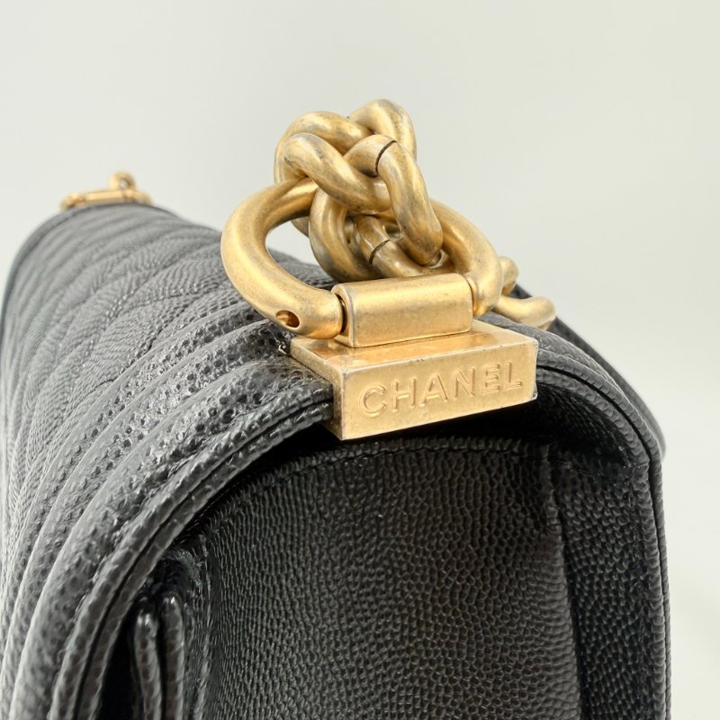 CHANEL - 黑色荔枝皮金釦BOY╻25CM-16