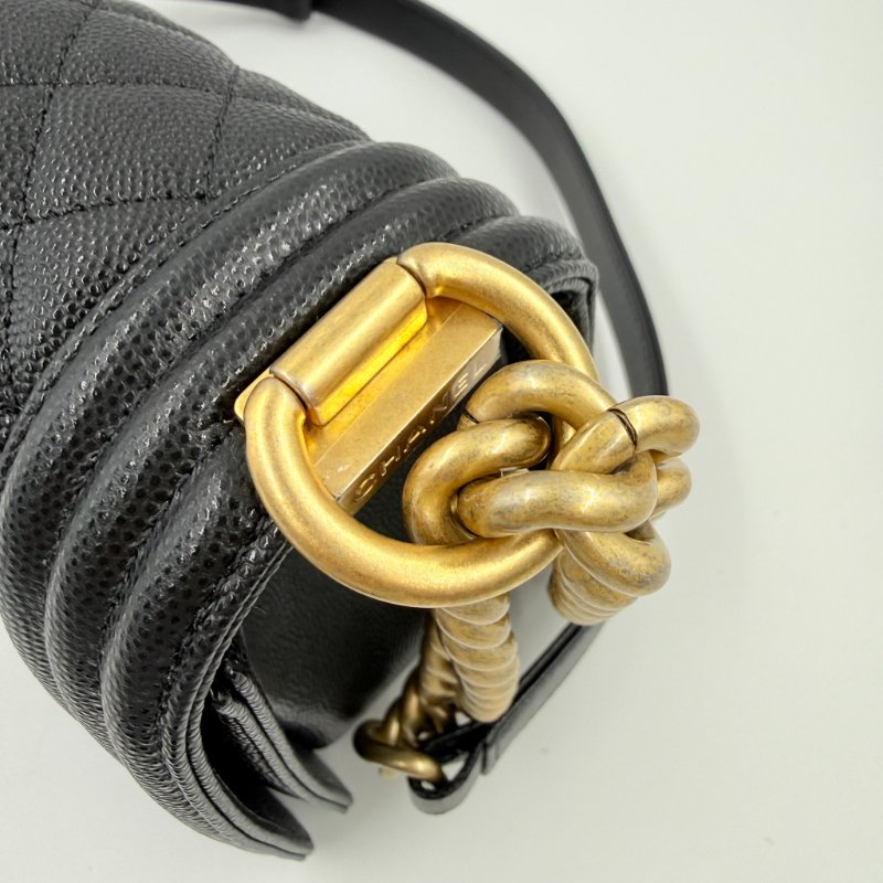 CHANEL - 黑色荔枝皮金釦BOY╻25CM-19