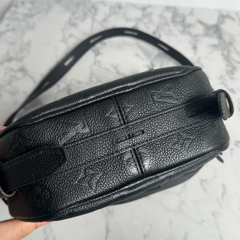 LV黑壓紋圓餅斜背包 🫶-4