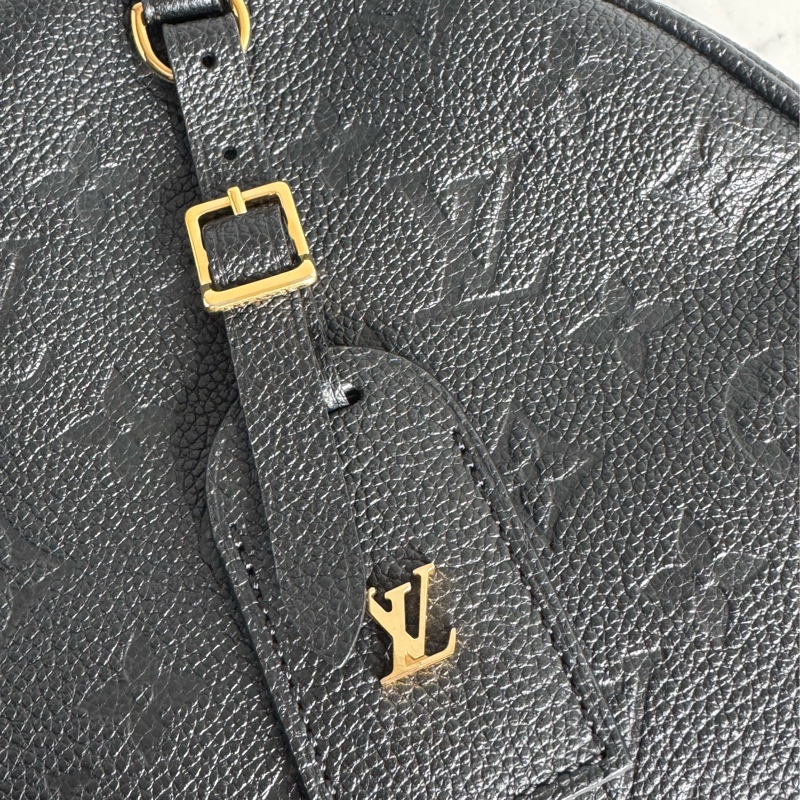 LV黑壓紋圓餅斜背包 🫶-5