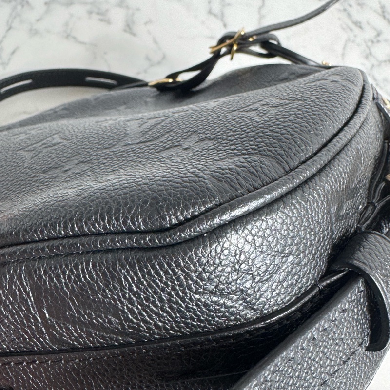 LV黑壓紋圓餅斜背包 🫶-8