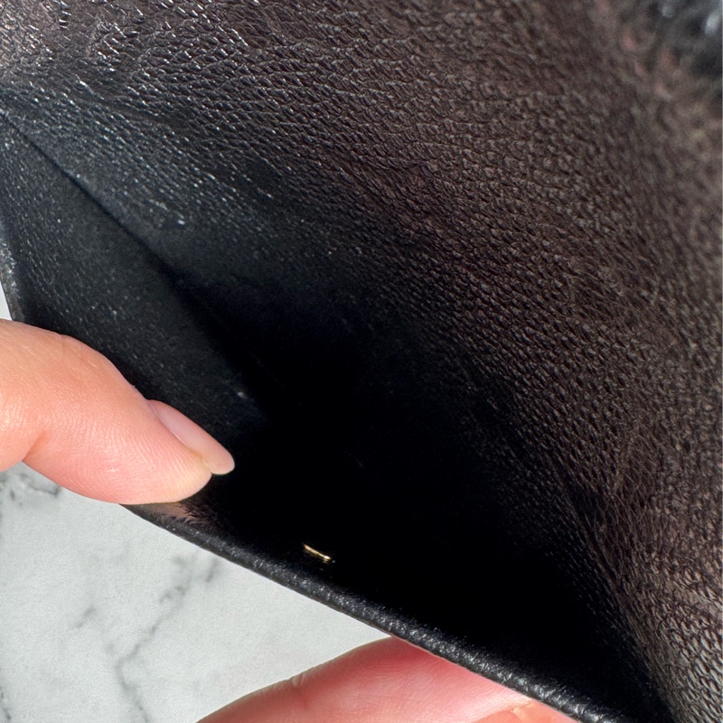 LV黑壓紋圓餅斜背包 🫶-11