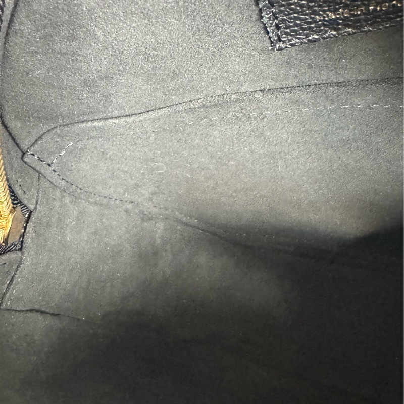LV黑壓紋圓餅斜背包 🫶-17