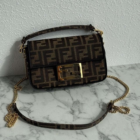 Fendi老花mini法棍包 超可愛🫶🫶
