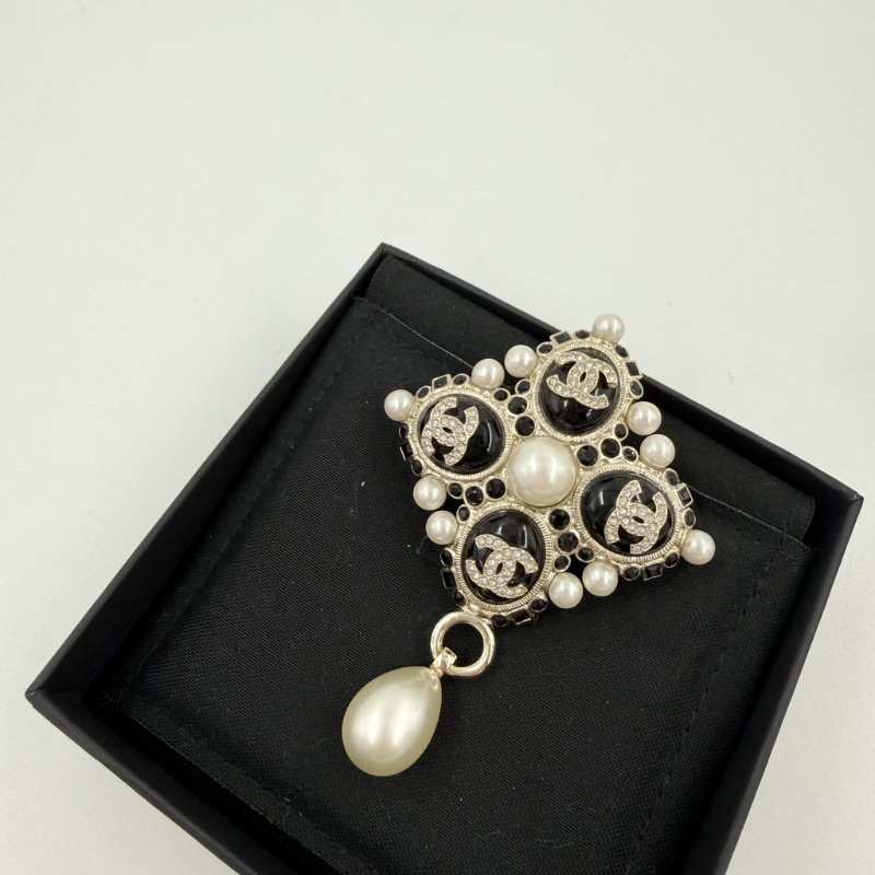 CHANEL - 黑色菱形水鑽珍珠雙C LOGO胸針-4