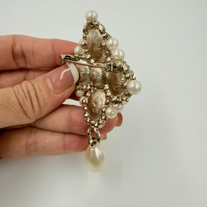 CHANEL - 黑色菱形水鑽珍珠雙C LOGO胸針-5