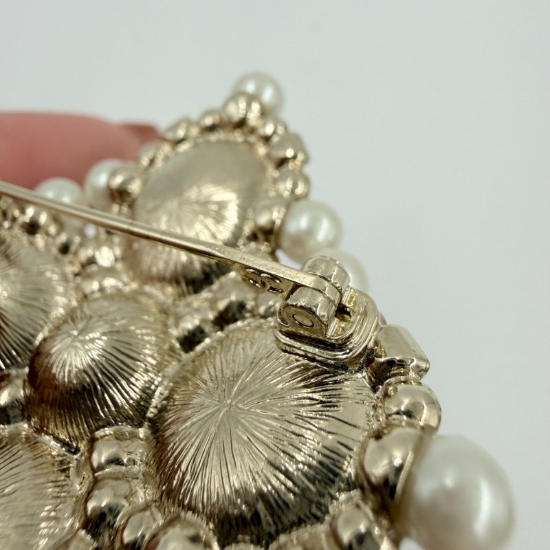 CHANEL - 黑色菱形水鑽珍珠雙C LOGO胸針-8