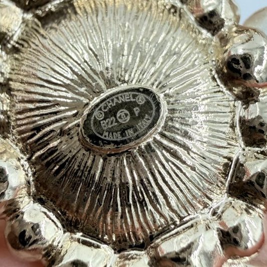 CHANEL - 黑色菱形水鑽珍珠雙C LOGO胸針-12