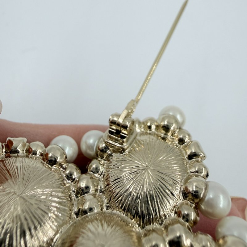 CHANEL - 黑色菱形水鑽珍珠雙C LOGO胸針-13