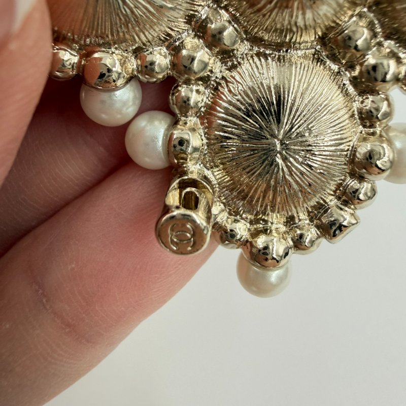 CHANEL - 黑色菱形水鑽珍珠雙C LOGO胸針-14